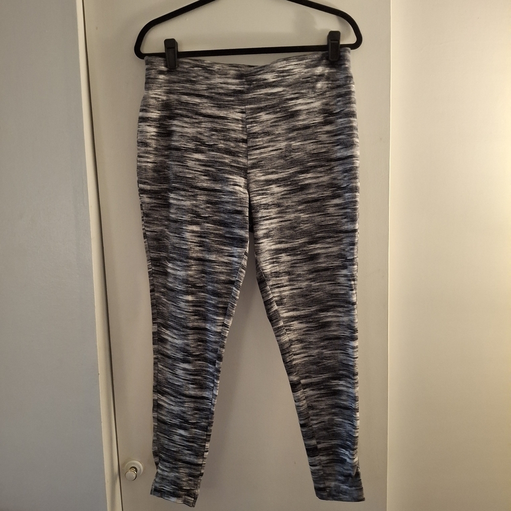 Terra & Sky Women's Black and White Patterned Leggings